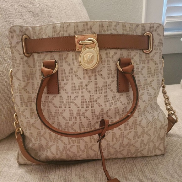 Michael Kors Large Hamilton Tote in Vanilla - Picture 2 of 9